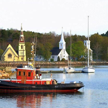 Mahone Bay Beach House Экстерьер фото